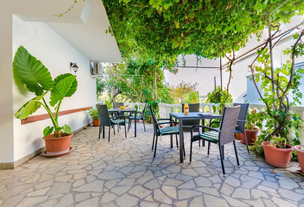 Apartments And Rooms Bianca Barbat na Rabu Экстерьер фото