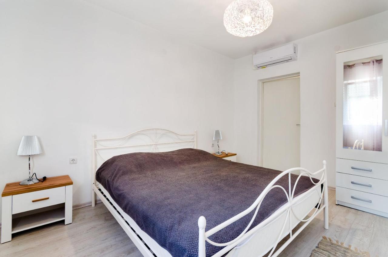 Apartments And Rooms Bianca Barbat na Rabu Экстерьер фото