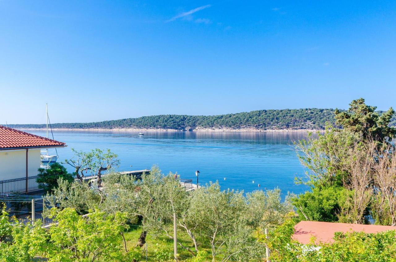 Apartments And Rooms Bianca Barbat na Rabu Экстерьер фото