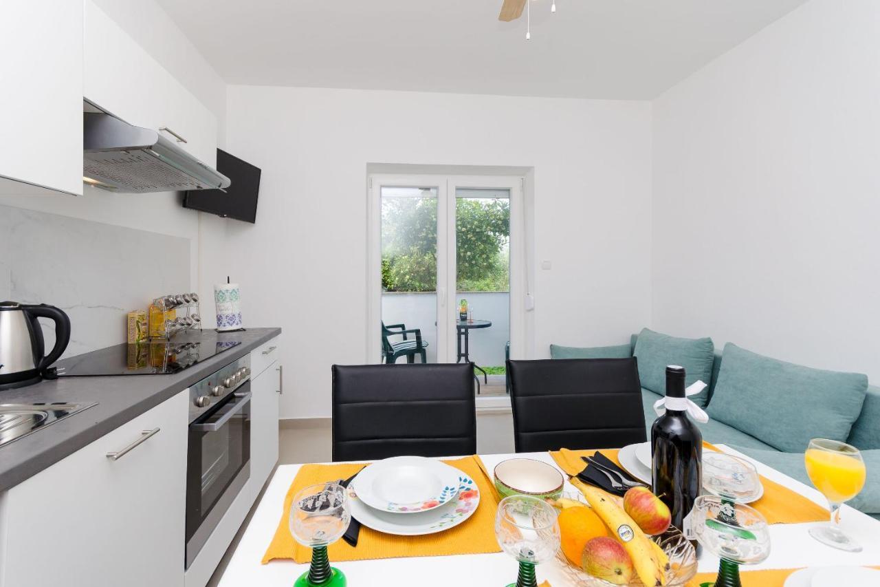 Apartments And Rooms Bianca Barbat na Rabu Экстерьер фото