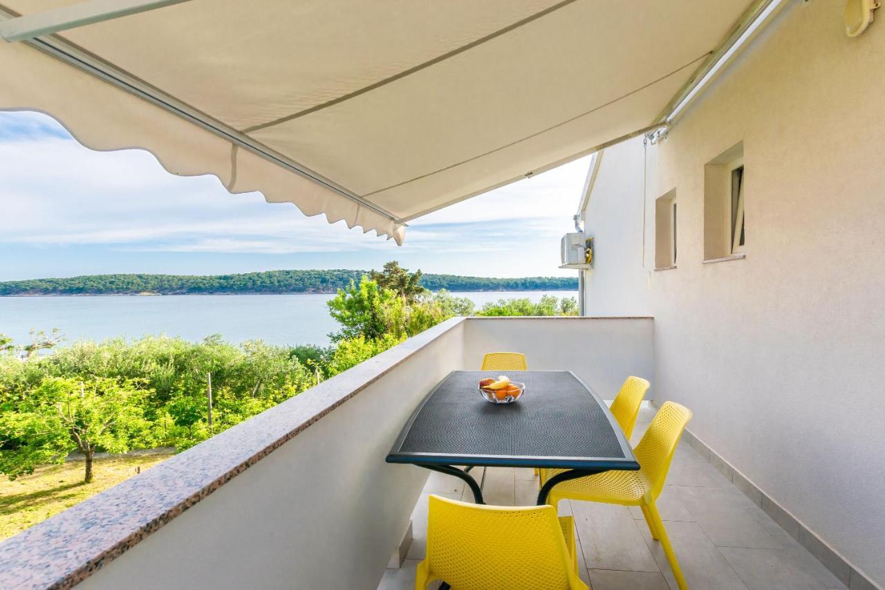 Apartments And Rooms Bianca Barbat na Rabu Экстерьер фото