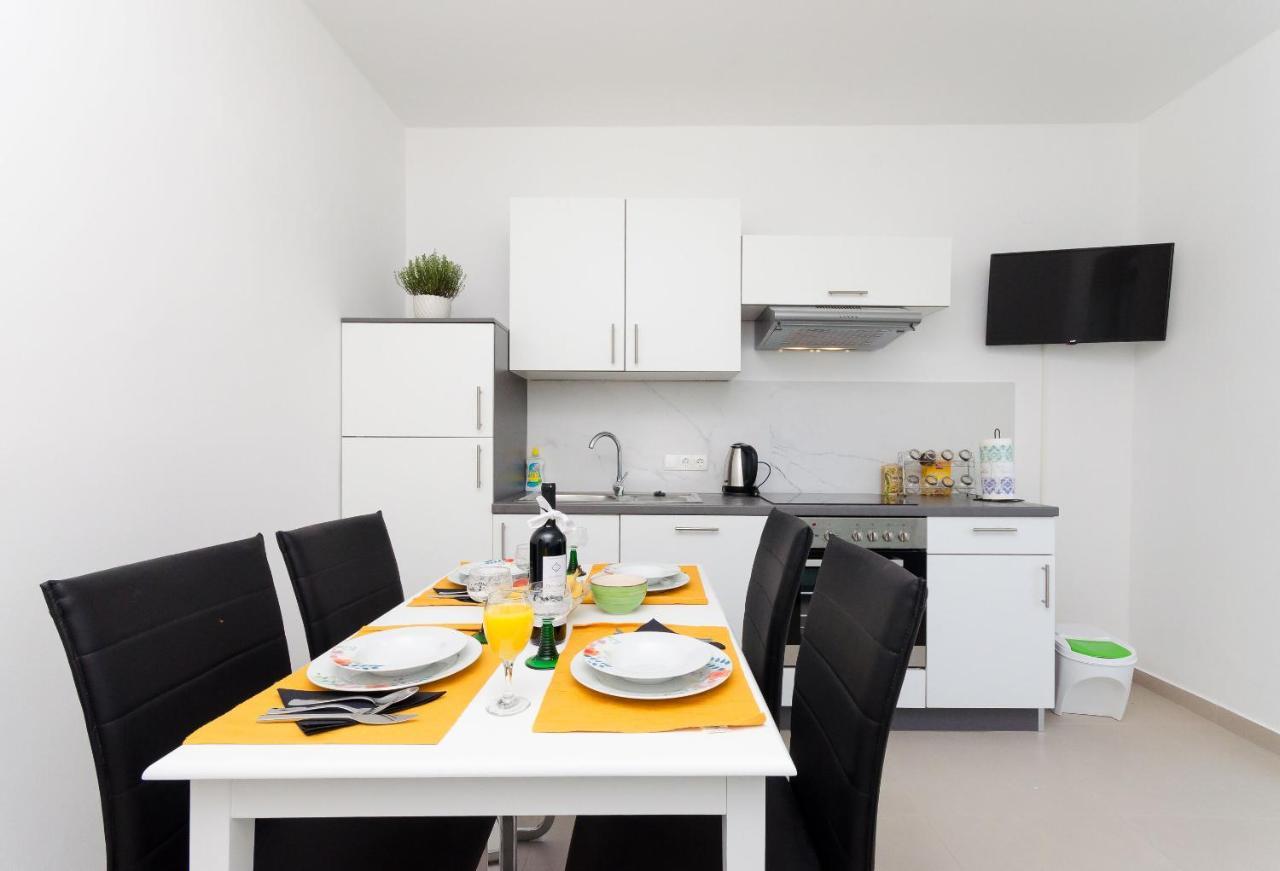 Apartments And Rooms Bianca Barbat na Rabu Экстерьер фото